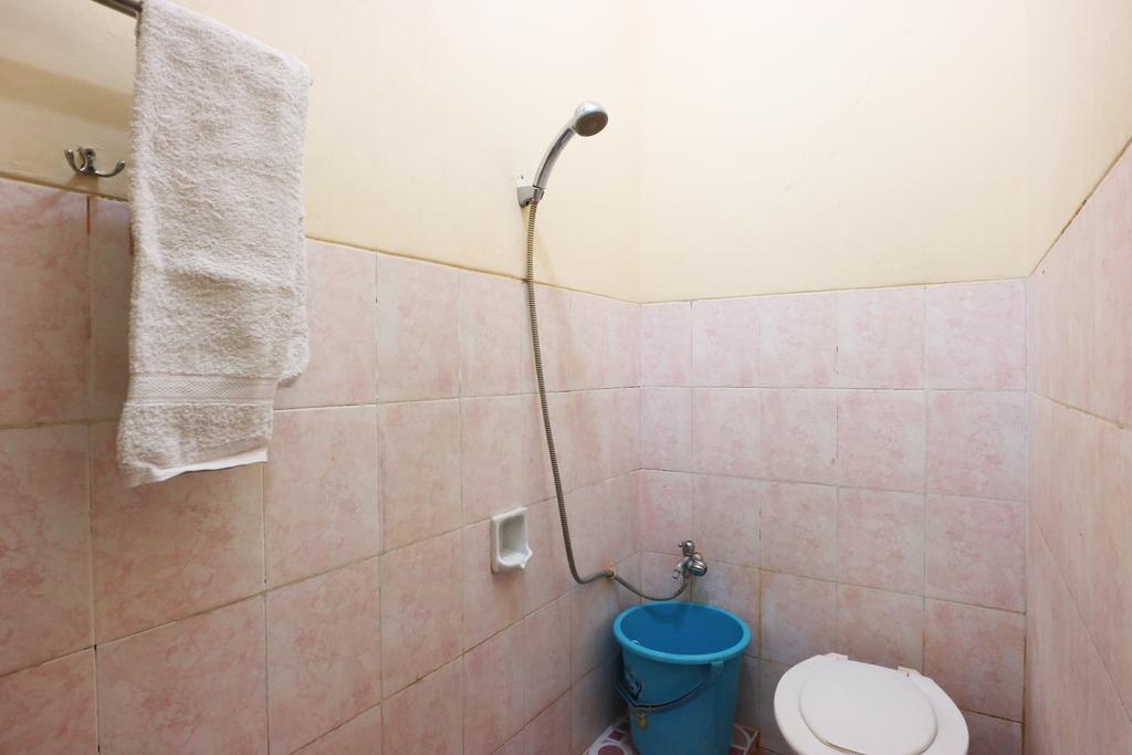 Hotel Keluarga Djagalan Raya Surabaya Exteriör bild
