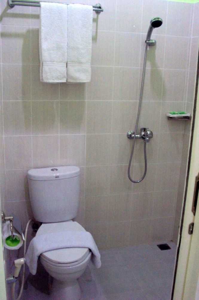 Hotel Keluarga Djagalan Raya Surabaya Exteriör bild