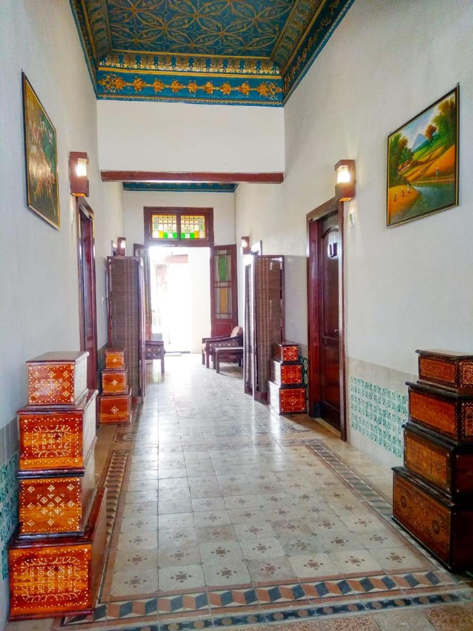 Hotel Keluarga Djagalan Raya Surabaya Exteriör bild